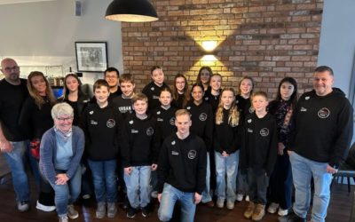 500 Grad Pizzeria Wabern und Sports-Lämmer unterstützen die Jugendarbeit der SG Chattengau